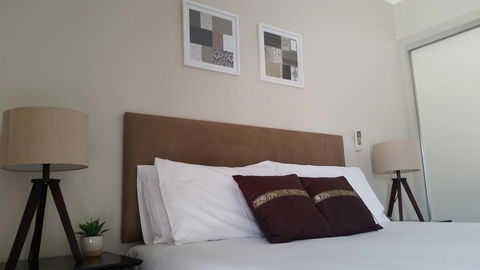Cypress Waterfront Spa Apartment - Holiday Sunshine Coast 2