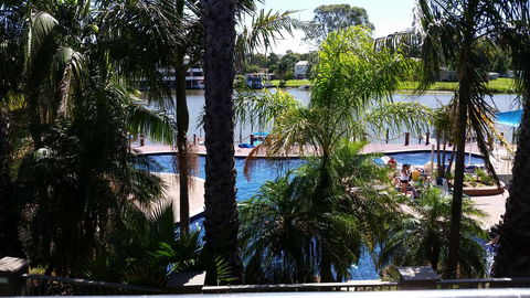 Cypress Waterfront Spa Apartment - Holiday Sunshine Coast 0