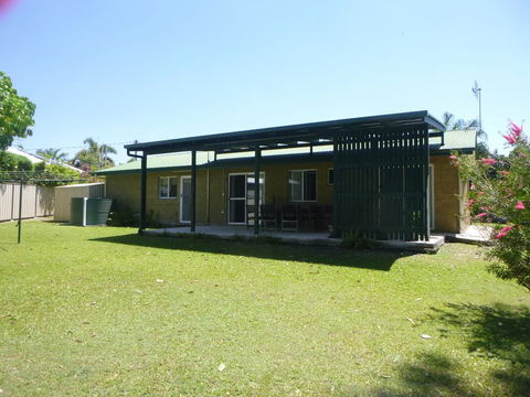 Dad & Alice's Place - Sunshine Coast Tourism 3