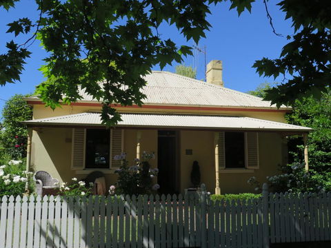 Dalton Cottage - Holiday Sunshine Coast 0
