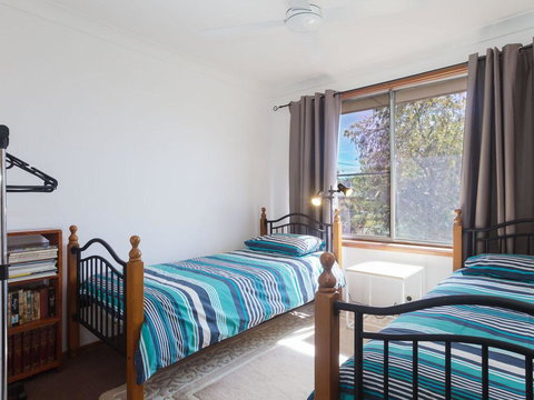 Dalwood', 1/43 Soldiers Point Road - Top Floor And Perfect For Small Boat Parking - Sunshine Coast Tourism 1