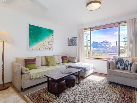 Dalwood', 1/43 Soldiers Point Road - Top Floor And Perfect For Small Boat Parking - Sunshine Coast Tourism 2