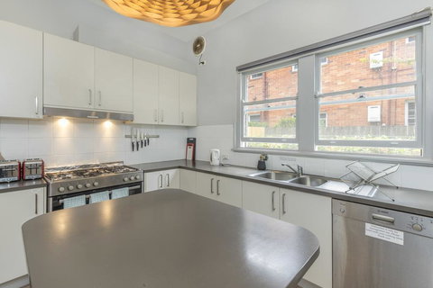 Dalziel Lodge - Holiday Sunshine Coast 3