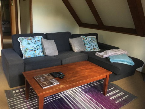 Dancing Waters Cottage - Sunshine Coast Tourism 1