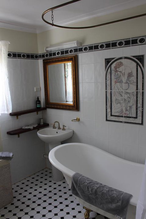 Dancing Waters Cottage - Sunshine Coast Tourism 3