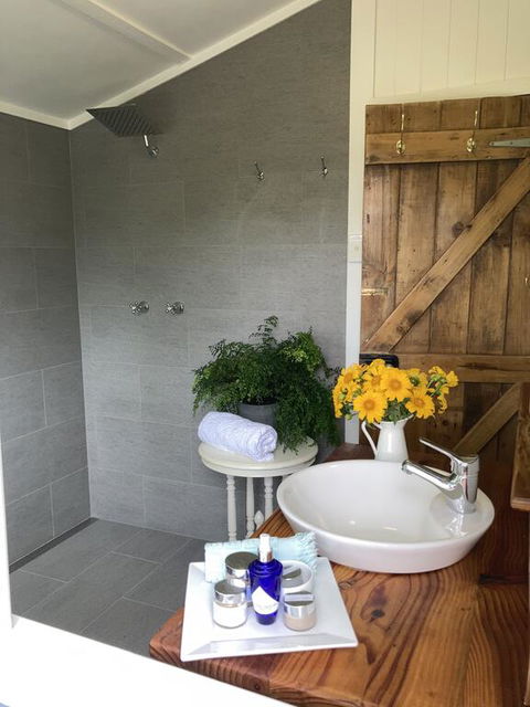 Dayboro - Blue Ridge Lavender Cottage - Holiday Sunshine Coast 3