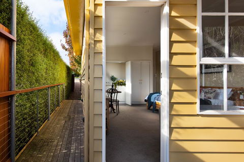 Daylesford House Studio - Sunshine Coast Tourism 1