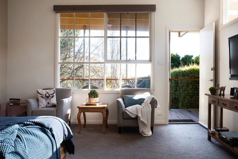 Daylesford House Studio - Sunshine Coast Tourism 0