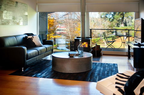 Daylesford Lake Villa 1 - Sunshine Coast Tourism 3