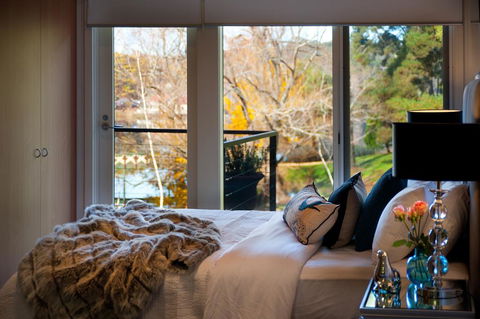 Daylesford Lake Villa 1 - Sunshine Coast Tourism 1