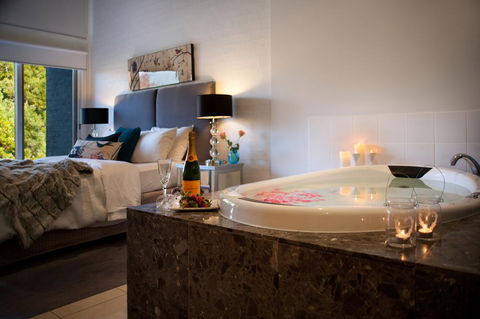 Daylesford Lake Villa 1 - Sunshine Coast Tourism 2