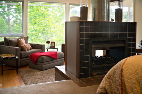Daylesford Spa Villa 5 - Sunshine Coast Tourism 1