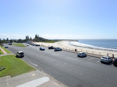 Debra Court 5 - Sunshine Coast Tourism 1