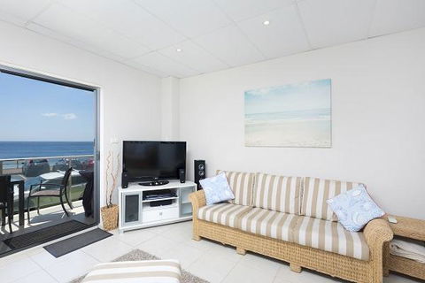 Debra Court Unit 1 - Sunshine Coast Tourism 2