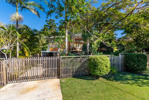 Decked Out For A Fantastic Holiday - (Whole House) Winnett St, Woorim - Sunshine Coast Tourism 2