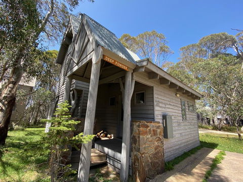 Deep Powder - Sunshine Coast Tourism 0