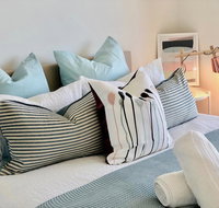 Deluxe and Brand New Lakeside Apartment - Holiday Sunshine Coast