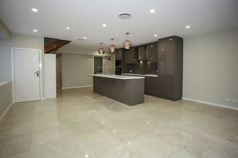 Design Sydney Home - Holiday Sunshine Coast 1