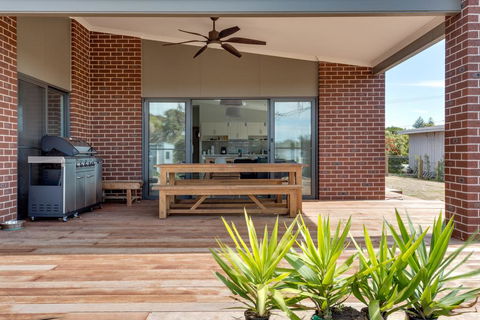 Diamond Bay Beach House: Brand New - Sunshine Coast Tourism 1