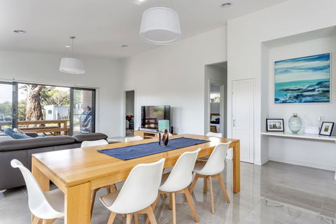 Diamond Bay Beach House: Brand New - Sunshine Coast Tourism 0