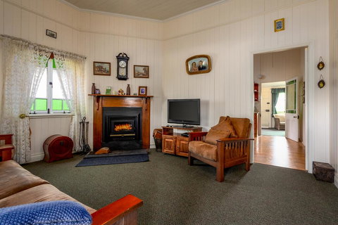 Dillons Cottage - Sunshine Coast Tourism 3