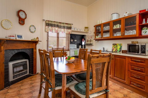 Dillons Cottage - Sunshine Coast Tourism 2