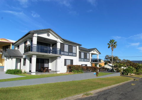 Dolphin Court 2, 1 Gowing Street - Holiday Sunshine Coast 1