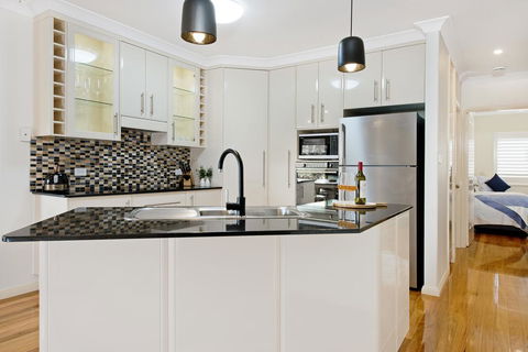 Dolphin Cove - Apt 5 - Sunshine Coast Tourism 3