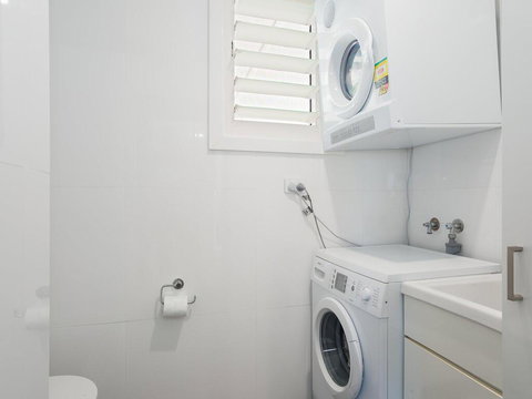 Dolphin Escape Soldiers Point', 121 Soldiers Point Road - Sunshine Coast Tourism 2