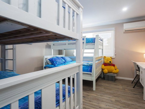 Dolphin Escape Soldiers Point', 121 Soldiers Point Road - Sunshine Coast Tourism 1