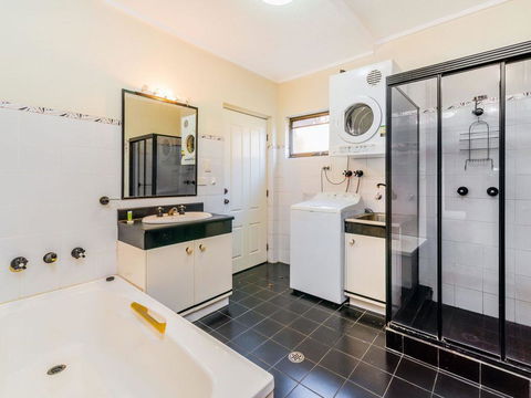 Doncaster - Yamba Main Beach And Sea Pool - Holiday Sunshine Coast 1