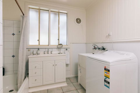 DOVESTONES BY THE SEA - INVERLOCH - Sunshine Coast Tourism 2