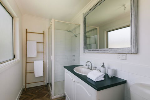 DOVESTONES BY THE SEA - INVERLOCH - Sunshine Coast Tourism 3