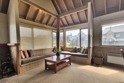 Dragonfly Chalet - Sunshine Coast Tourism 3