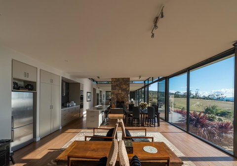 Dragonfly Lodge - Sunshine Coast Tourism 2