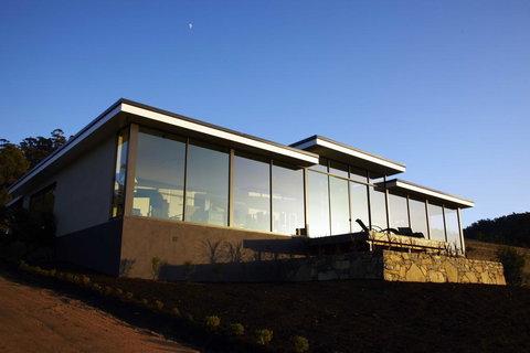 Dragonfly Lodge - Sunshine Coast Tourism 1