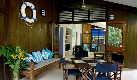 Driftwood - Sunshine Coast Tourism 0