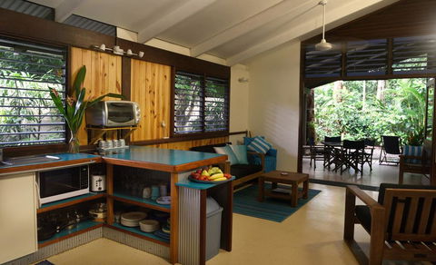 Driftwood - Sunshine Coast Tourism 3