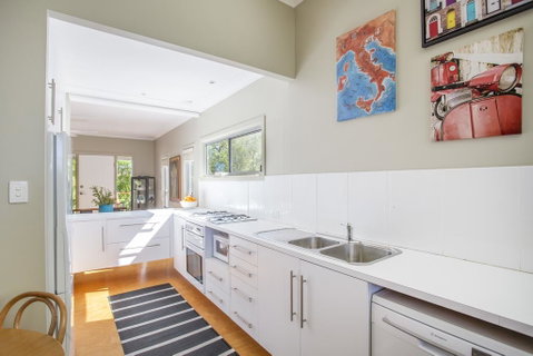 Driftwood Cottage - Sunshine Coast Tourism 1