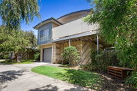 DRIFTWOOD VILLA - free wifi walk to beach