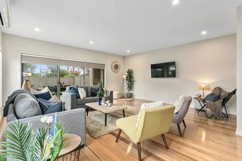 Dromana Beach House For Two Families. - Holiday Sunshine Coast 1