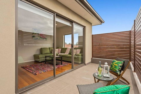 Dromana Beach House For Two Families. - Holiday Sunshine Coast 3