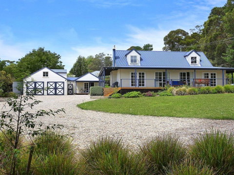 Duncraig House - Open Fireplace, Spa, Pet Friendly - Sunshine Coast Tourism 0