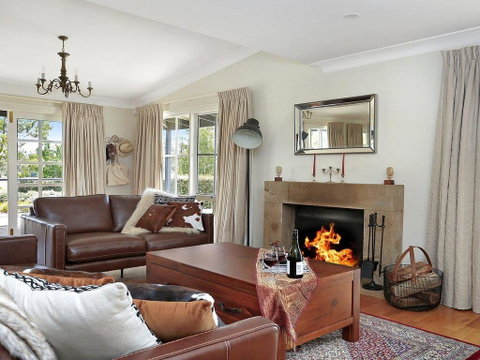 Duncraig House - Open Fireplace, Spa, Pet Friendly - Sunshine Coast Tourism 1