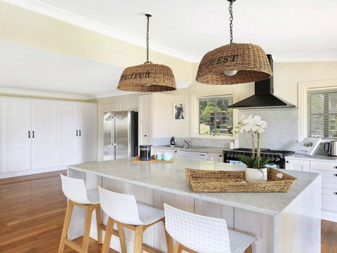 Duncraig House - Open Fireplace, Spa, Pet Friendly - Sunshine Coast Tourism 3