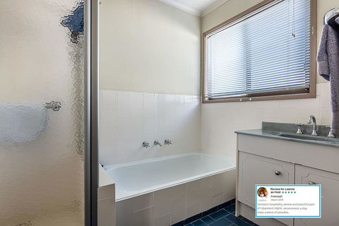 Eagle Bay Cottage - Holiday Sunshine Coast 2