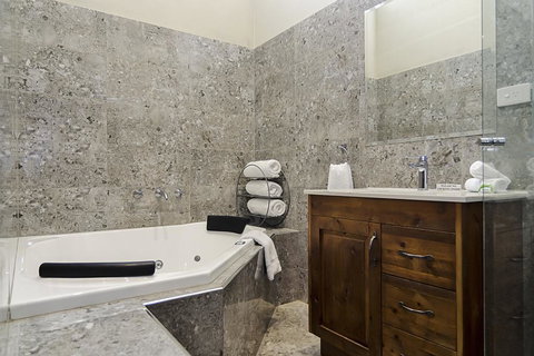 Eagle Foundry Bed & Breakfast - Sunshine Coast Tourism 1