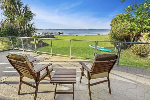 Eagle Point Getaway - Waterfront Serenity! - Sunshine Coast Tourism 0