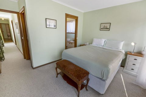 Eagle Point Getaway - Waterfront Serenity! - Sunshine Coast Tourism 2