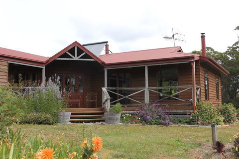 Eagle's Roost Farmstay B&B - Sunshine Coast Tourism 0